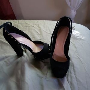 Black heel size 9